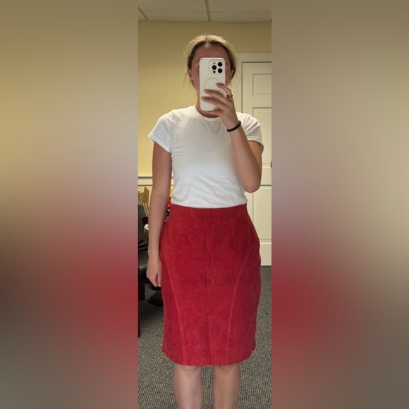 Red suede skirt from Korea - Picture 5 of 6
